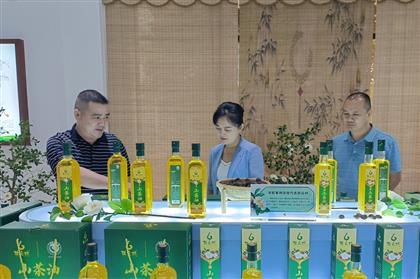 柳东新区党工委到生态茶油公司开展企业服务年调研